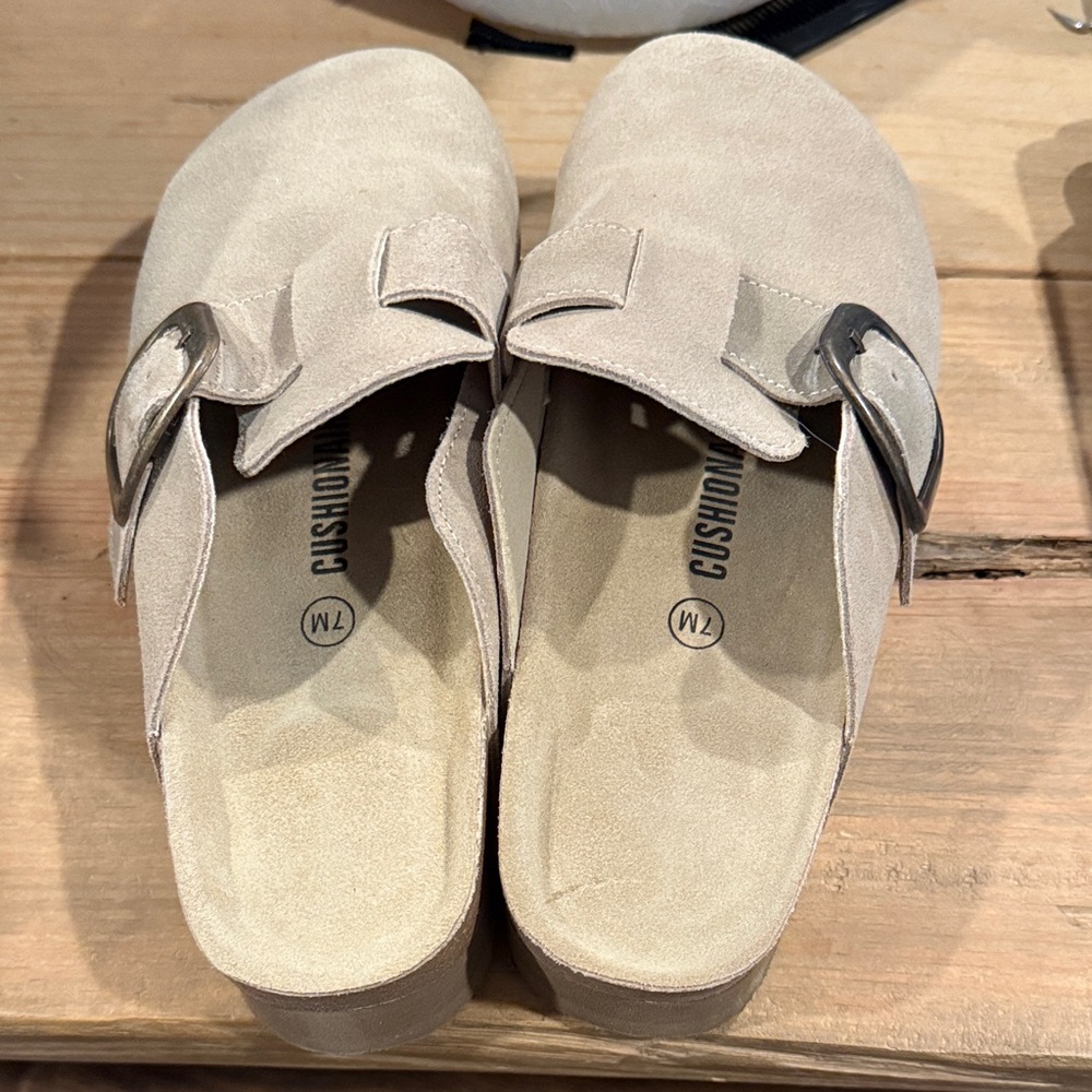 Cushionaire Women's Cream Mules